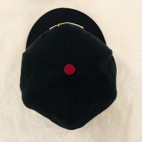 New Era's NBA Miami Heat Fitted Size 7 Black and Maroon Basketball Wool Cap - Picture 7 of 16